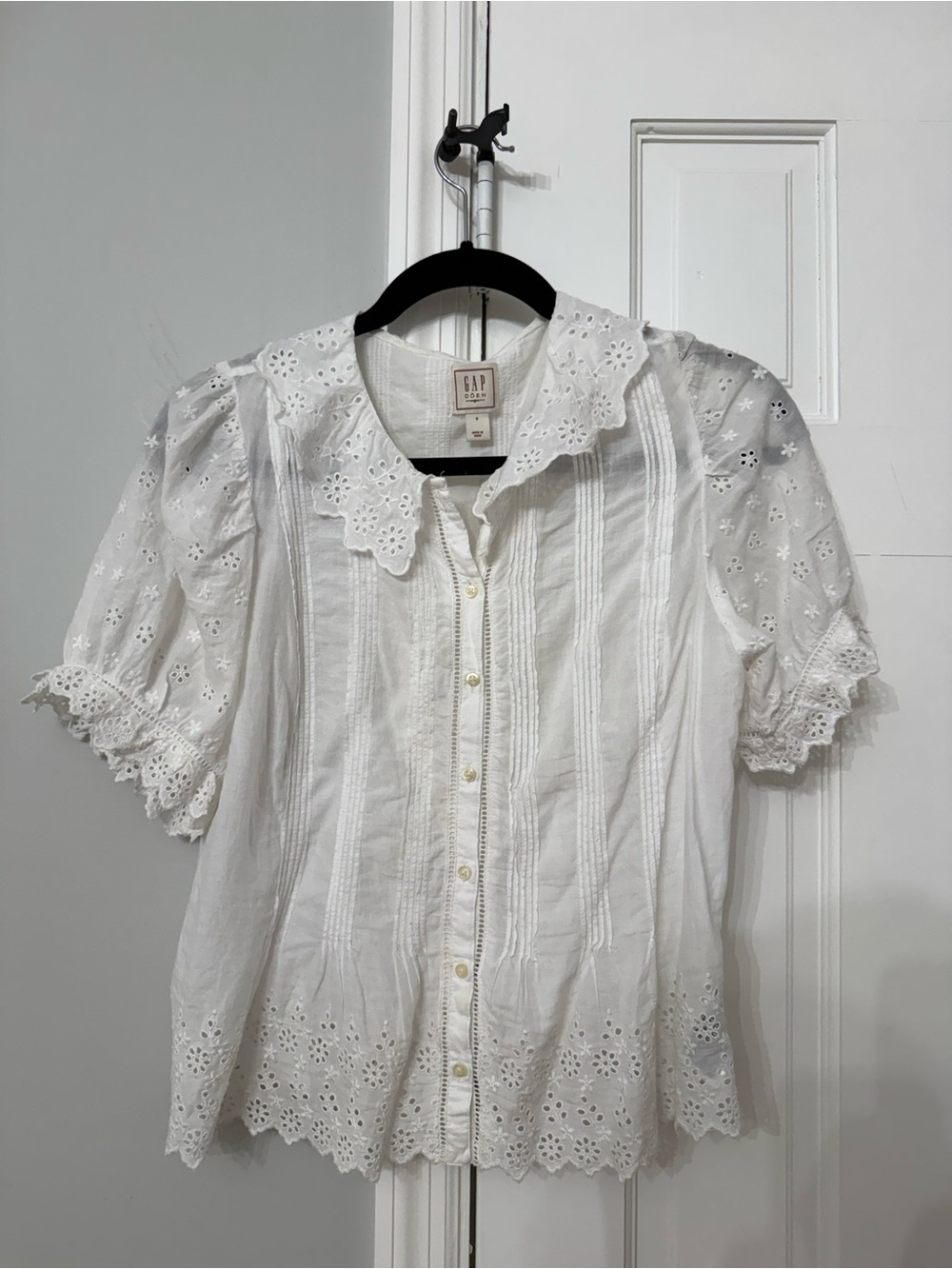 GAP Doen White Eyelet Button-Front Puff Sleeve Blouse